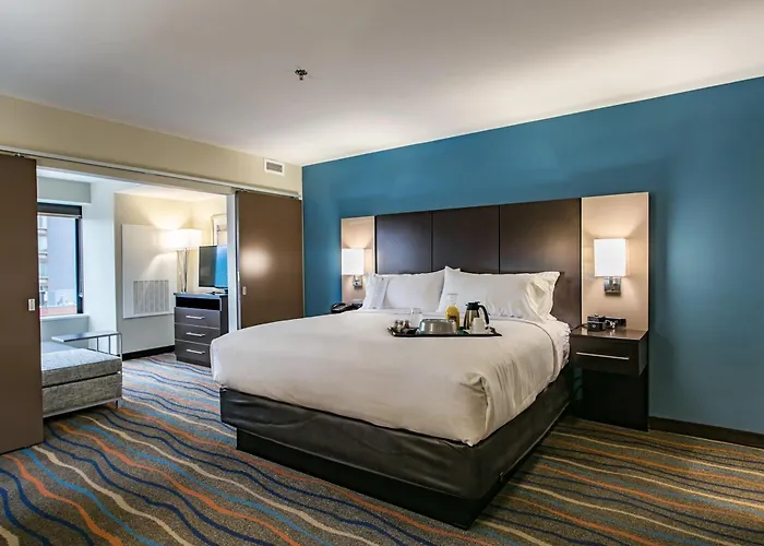 Holiday Inn & Suites By Ihg