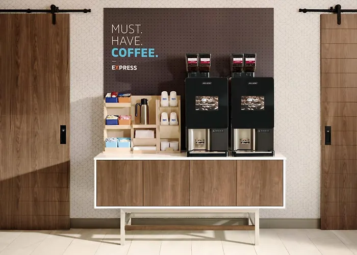 Holiday Inn Express & Suites - By Ihg