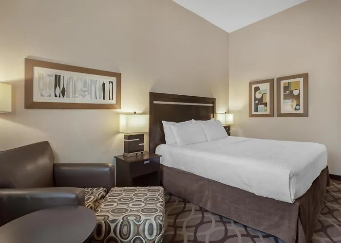Best Western Plus Travel Toronto Airport