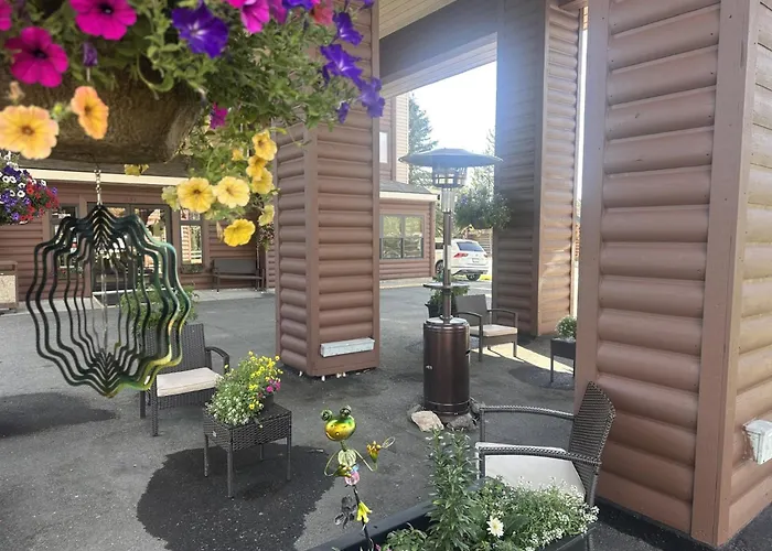 Yellowstone Lodge