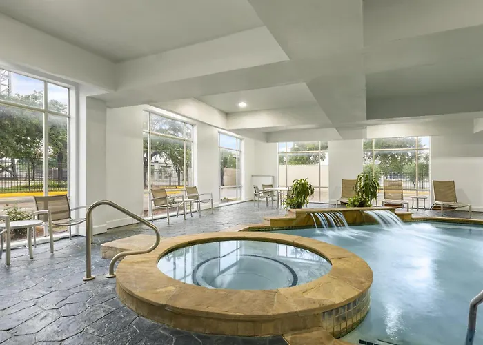 Holiday Inn Express Hotel & Suites Houston-Downtown Convention Center By Ihg