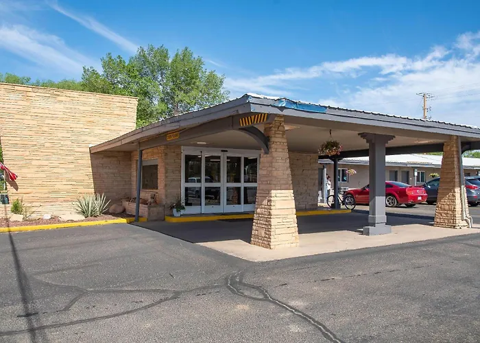 Dog friendly hotels Suburban Studios Near Mesa Verde