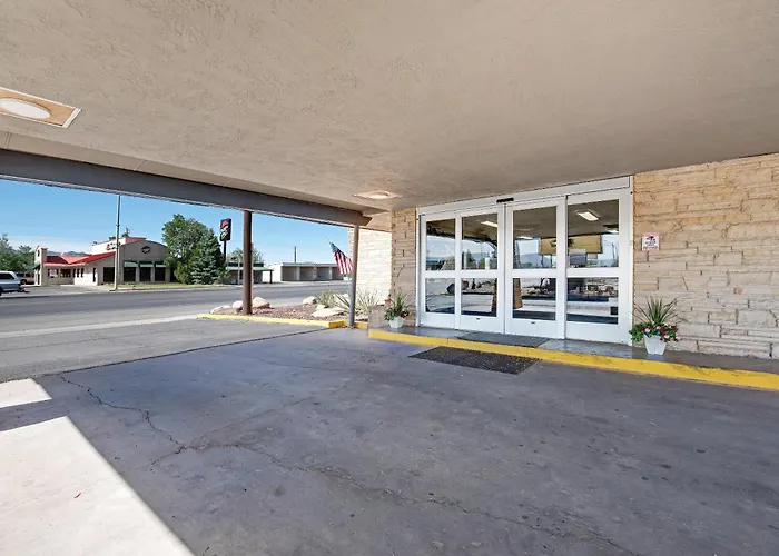 Dog friendly hotels Suburban Studios Near Mesa Verde