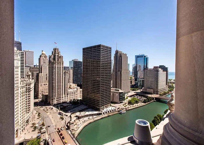  Londonhouse Chicago, Curio Collection By Hilton