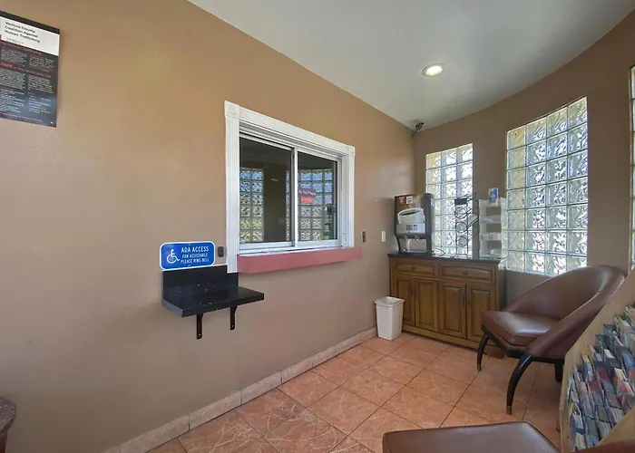 Cheap hotels Rodeway Ventura Midtown