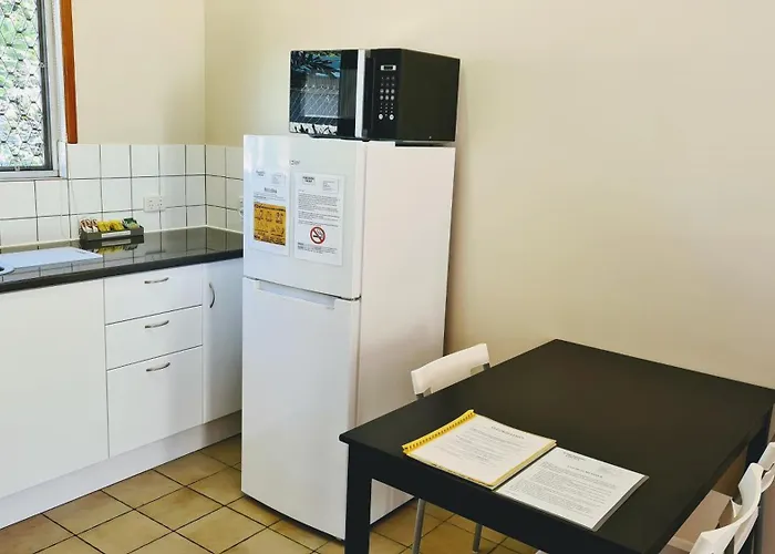 Paradise Court Holiday Units