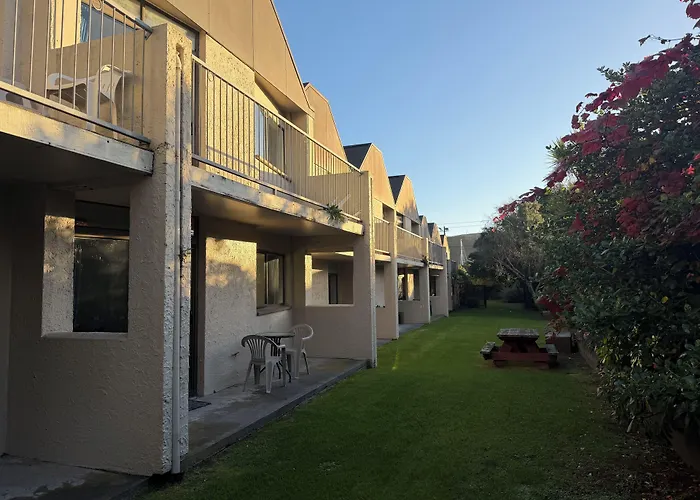 AAA Mana Motel
