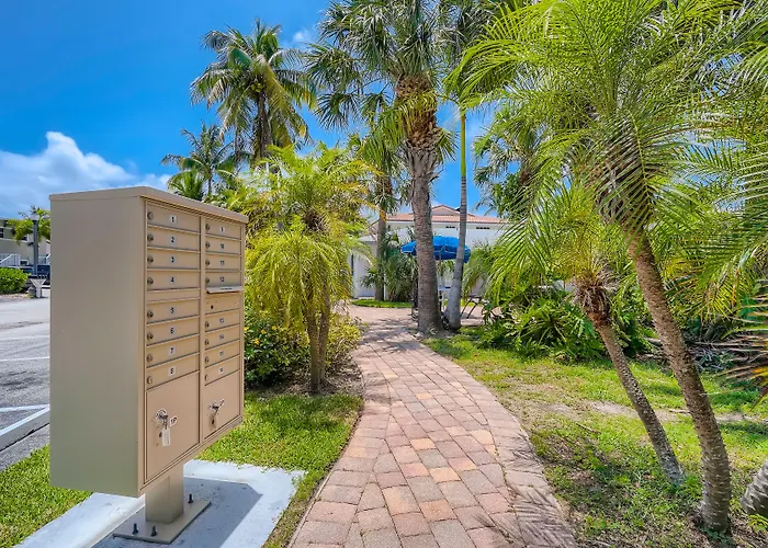 Singer Island Inn