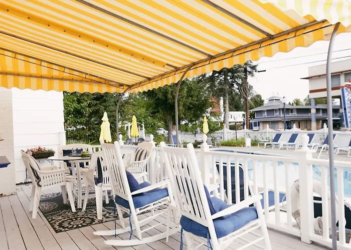 Admiral Motel