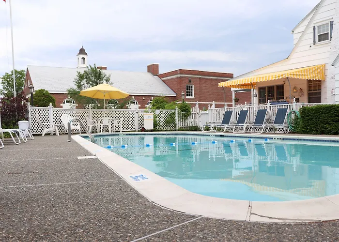 Admiral Motel