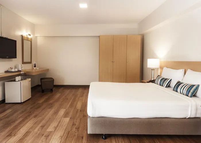 Samran Place Hotel