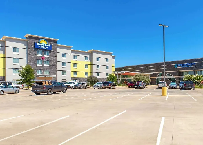 Days Inn & Suites By Wyndham Lubbock Medical Center