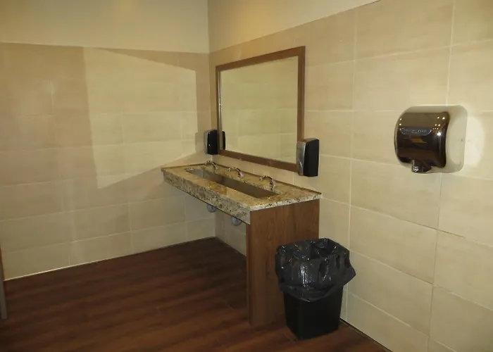Airport Motor Inn