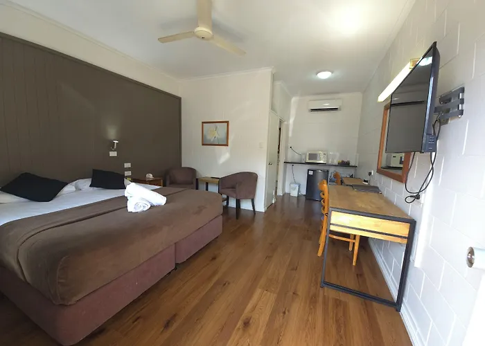 Colonial Rose Motel