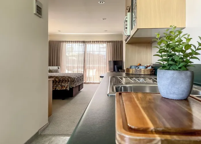 Greenlane Manor Motel