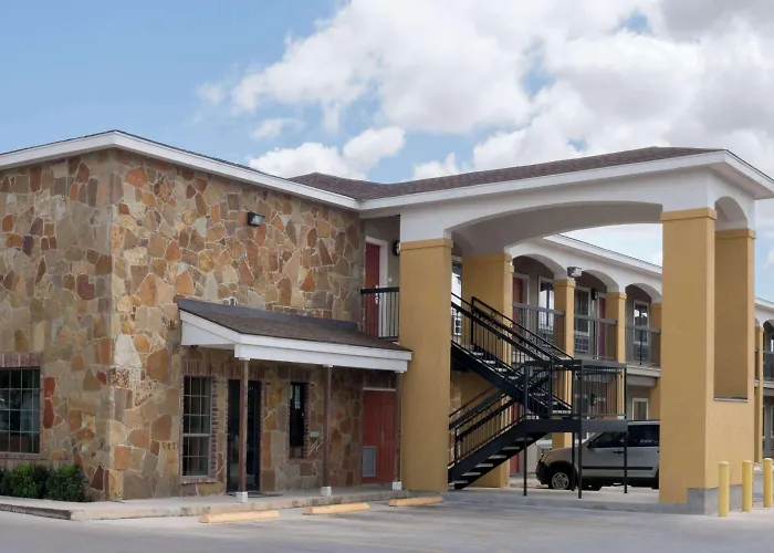 Super 8 By Wyndham San Antonio Near Fort Sam Houston