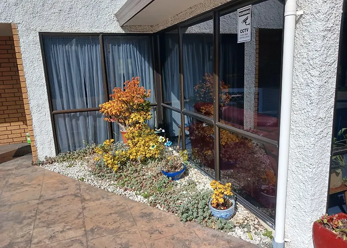 Hotels with pool Palm City Motor Inn