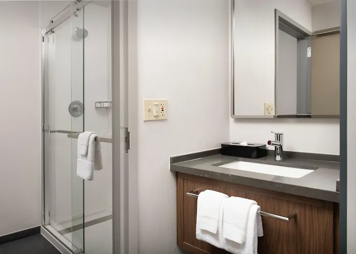 Courtyard By Marriott San Diego