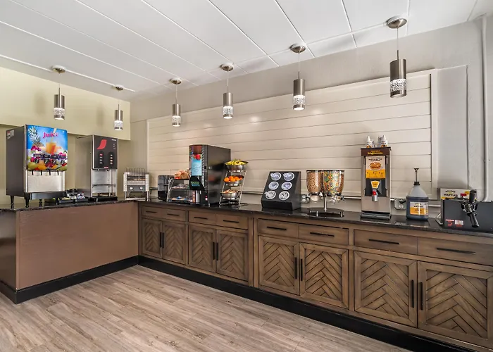 Cheap hotels Surestay By Best Western Virginia Beach Royal Clipper