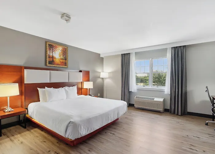 Ramada By Wyndham Saco/Old Orchard Beach Area