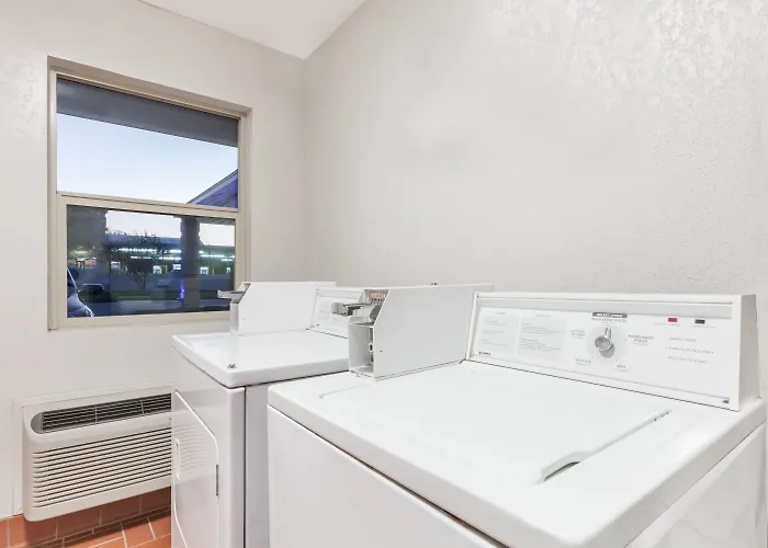 Super 8 By Wyndham Cleburne