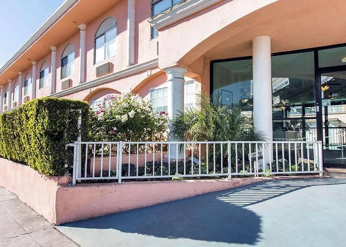 Rodeway Inn Near Melrose Ave