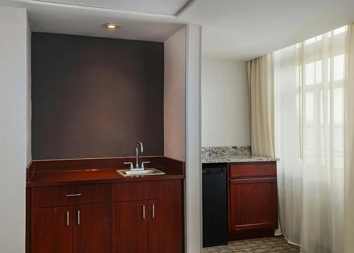 Courtyard By Marriott Downtown