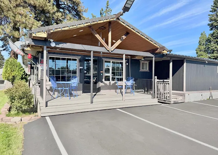 Cascade Lodge - Central Bend Retreat