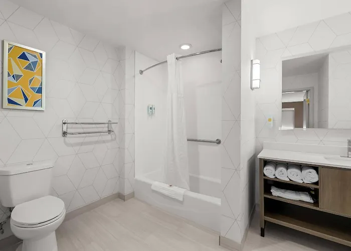 Comfort Suites Manchester Meadows Area