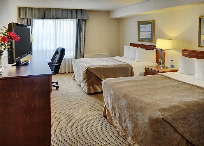 Pet Friendly hotel: Quality Hotel Ottawa