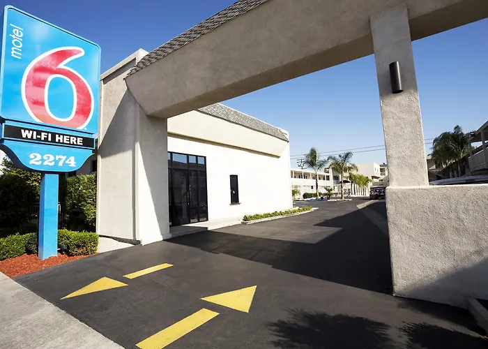 Pet Friendly hotel: Motel 6-Costa Mesa, Ca - Newport Beach