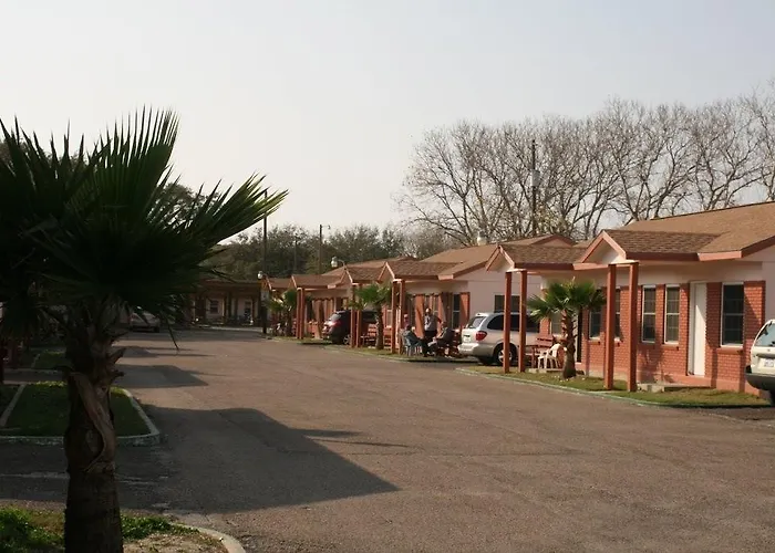 Beach hotel: Bayfront Cottages