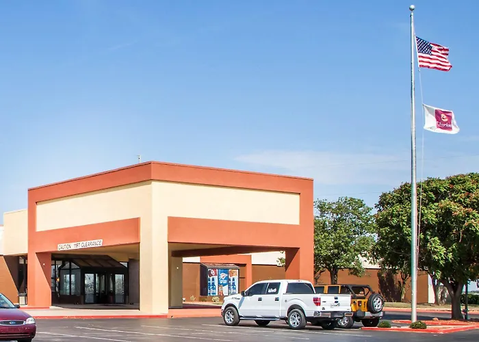 Pet Friendly hotel: The Clarion Inn Elk City