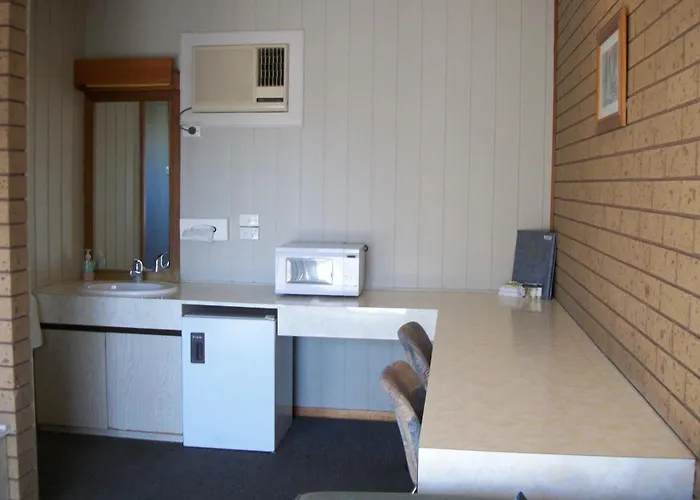 Pet Friendly hotel: Country Home Motor Inn