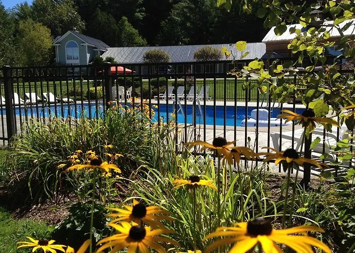 Beach hotel: Mountain Road Resort