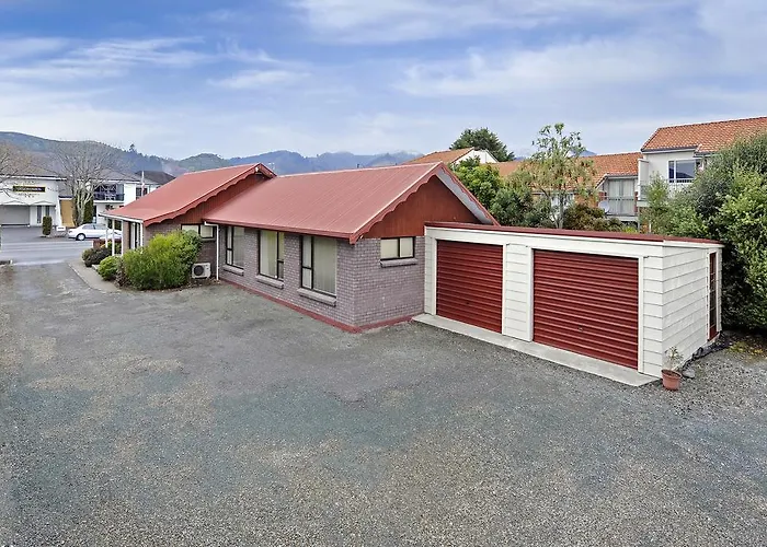 Hotel near College: Trafalgar Lodge