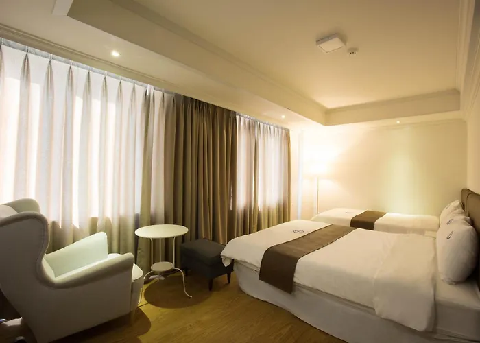 Family Hotel: Hillside Hotel