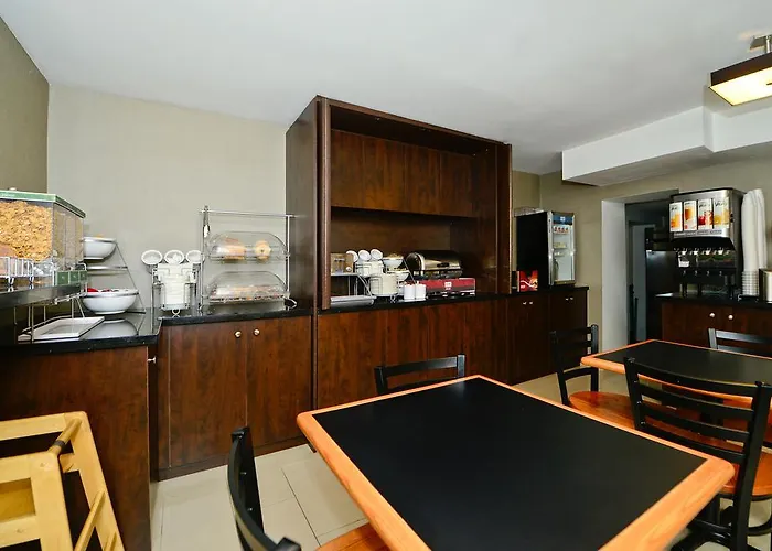 Günstiges Hotel: Comfort Inn Toronto City Centre