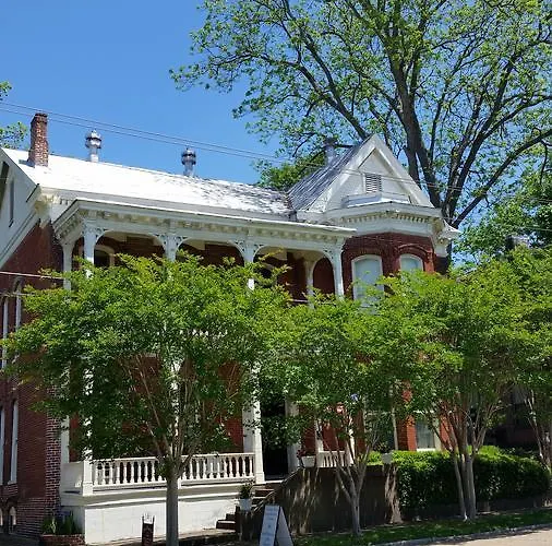 Bed and Breakfast Baer House Inn
