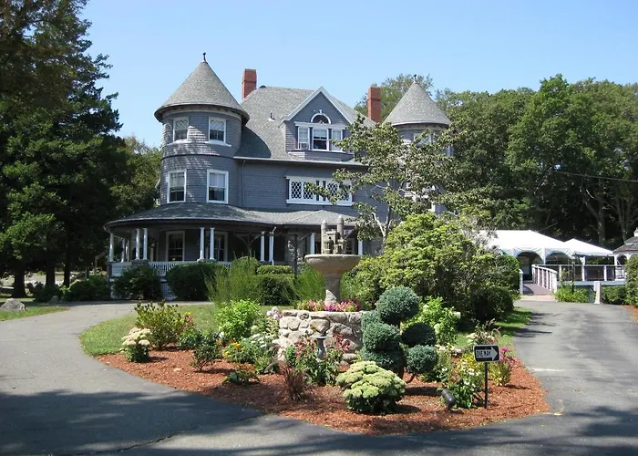 Cheap hotel: Castle Manor Inn