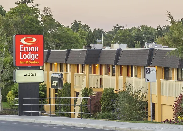Hotels with pool Comfort Inn & Suites Victoria