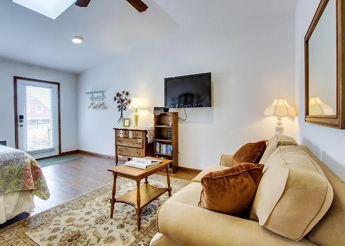 Beach hotel: Ocean Cove Inn