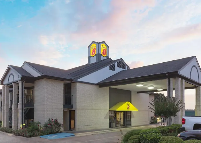 Cheap hotel: Super 8 By Wyndham Ruston