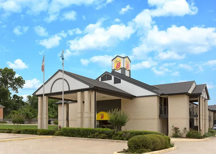 Cheap hotel: Super 8 By Wyndham Ruston