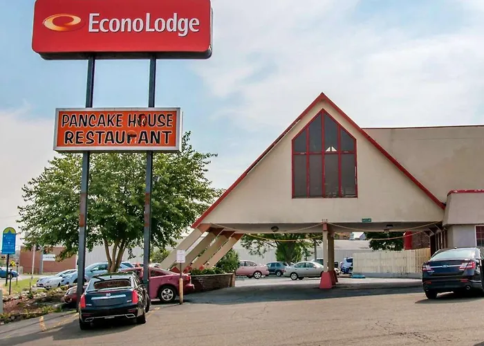 Cheap hotel: Econo Lodge Battle Creek