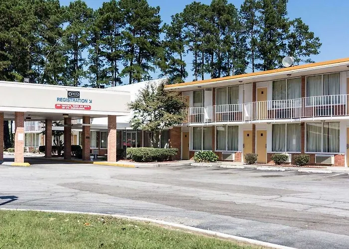 Cheap hotel: Rodeway Inn Emporia