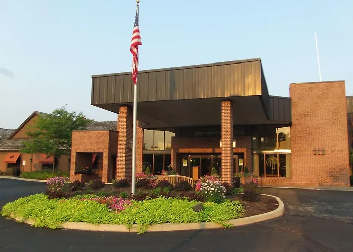 Luxury hotel only: Ramada Plaza By Wyndham Fort Wayne Hotel & Conference Center