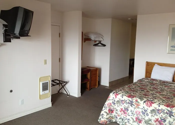 Cozy Cove Beachfront Resort Inn