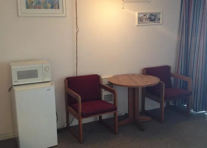 Cozy Cove Beachfront Resort Inn