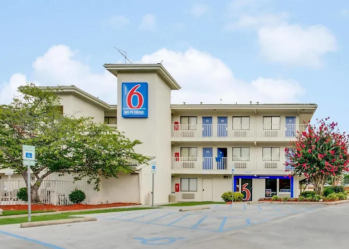Motel 6-, Sc - West